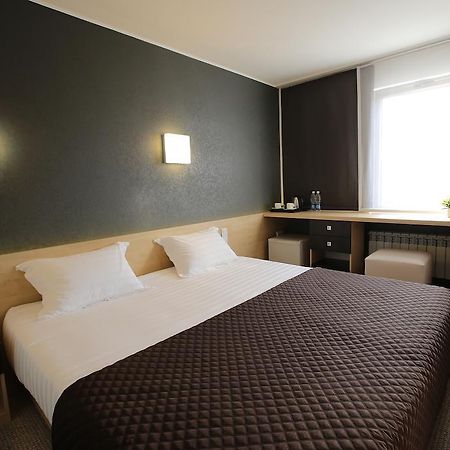 Futuro Hotel Bishkek Habitación foto