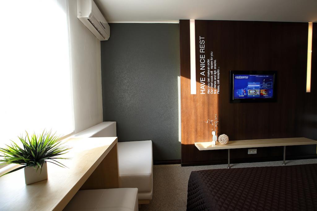 Futuro Hotel Bishkek Habitación foto