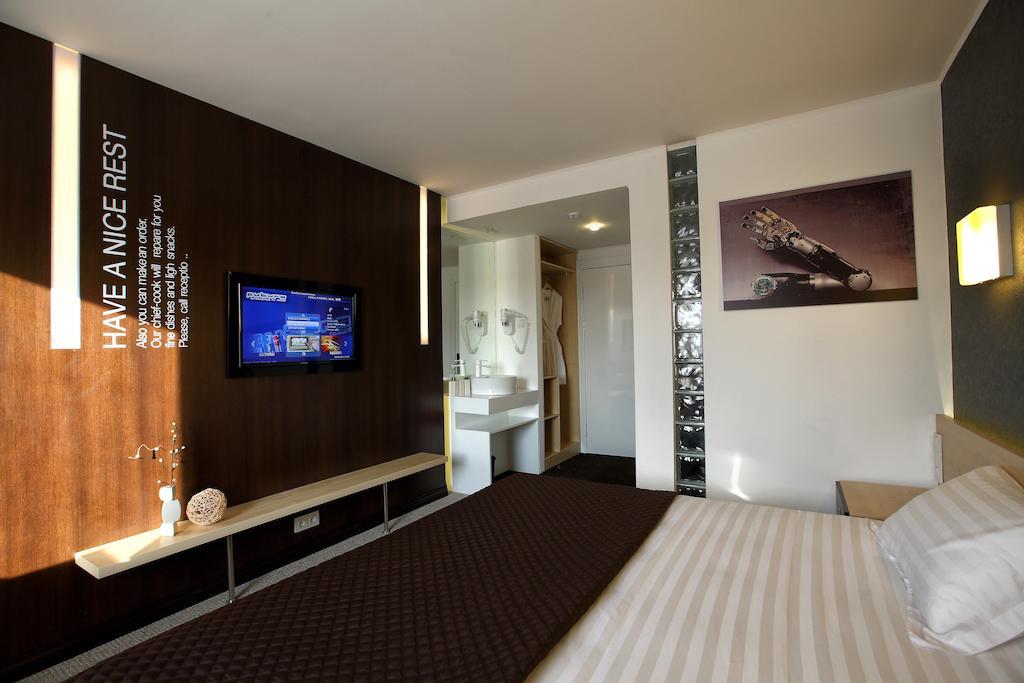 Futuro Hotel Bishkek Habitación foto